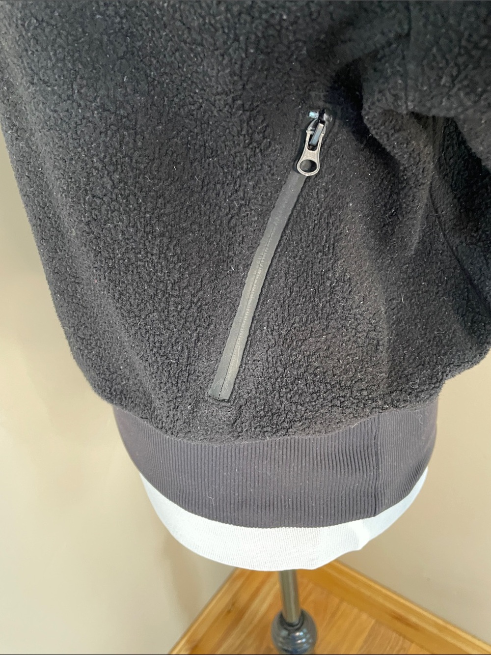 Alo Women’s Black Sherpa Funnel Neck Fleece Hoodie, Small - Picture 4 of 7